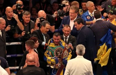 Campionii din ring reinventează voleiul pe plajă