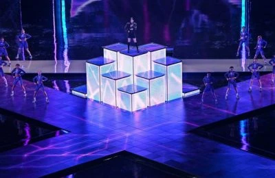 Campionatul mondial de League of Legends a debutat cu un concert impresionant. Organizatorii s-au folosit de realitatea augumentată pentru a da viaţă personajelor pe scenă