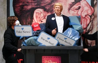 Donald Trump a fost scos în tomberon…de la Madame Tussauds din Berlin. Măsura a fost luată preventiv de conducerea muzeului, înaintea alegerilor din Statele Unite