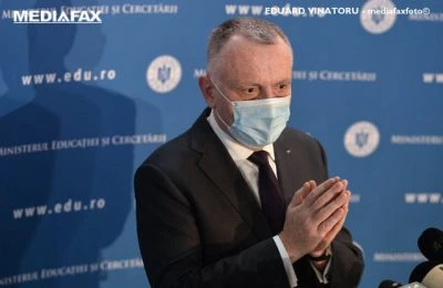 Cîmpeanu răspunde profesorilor care se plâng că sunt trimişi la şcoală nevaccinaţi