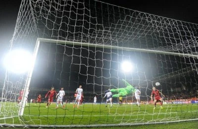 COMENTARIU Sorin Avram: Hai România! Hai să ne lăsăm de fotbal!